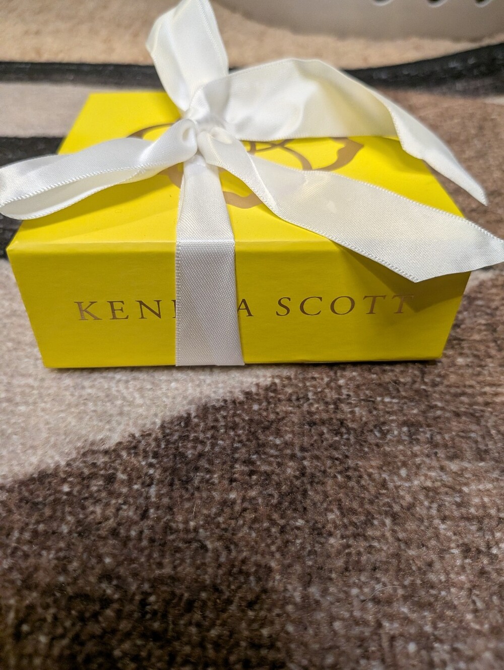 NWT, GIFTABLE Kendra Scott Nola Silver Drusy Necklace w/ Gift Box & Pouch - Picture 5 of 10